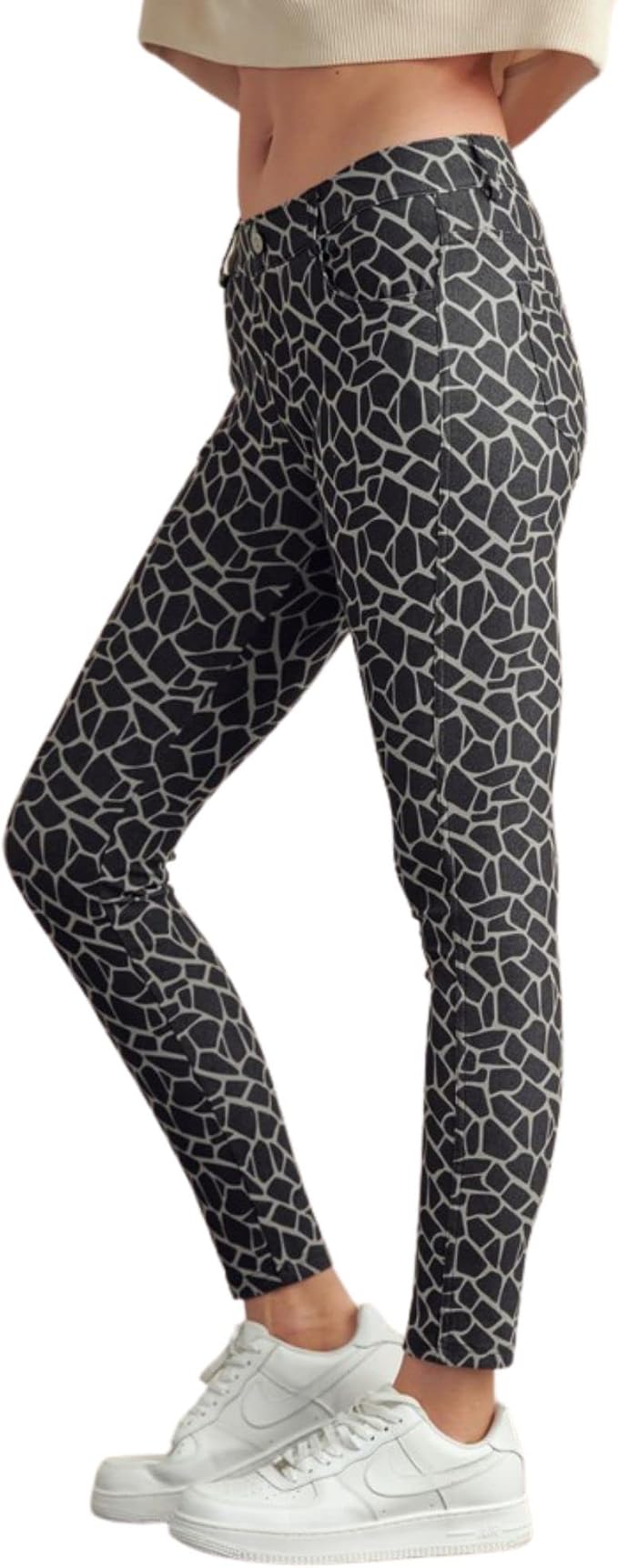 Giraffe Black