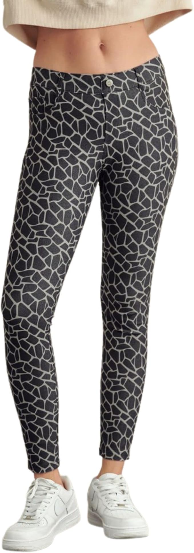 Giraffe Black