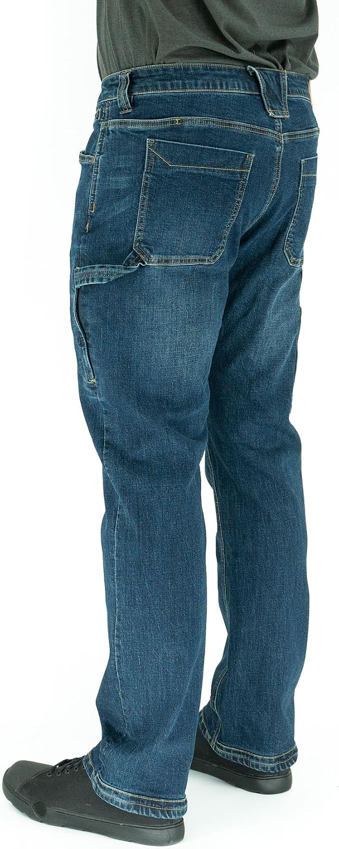 Straight Fit/Medium Wash