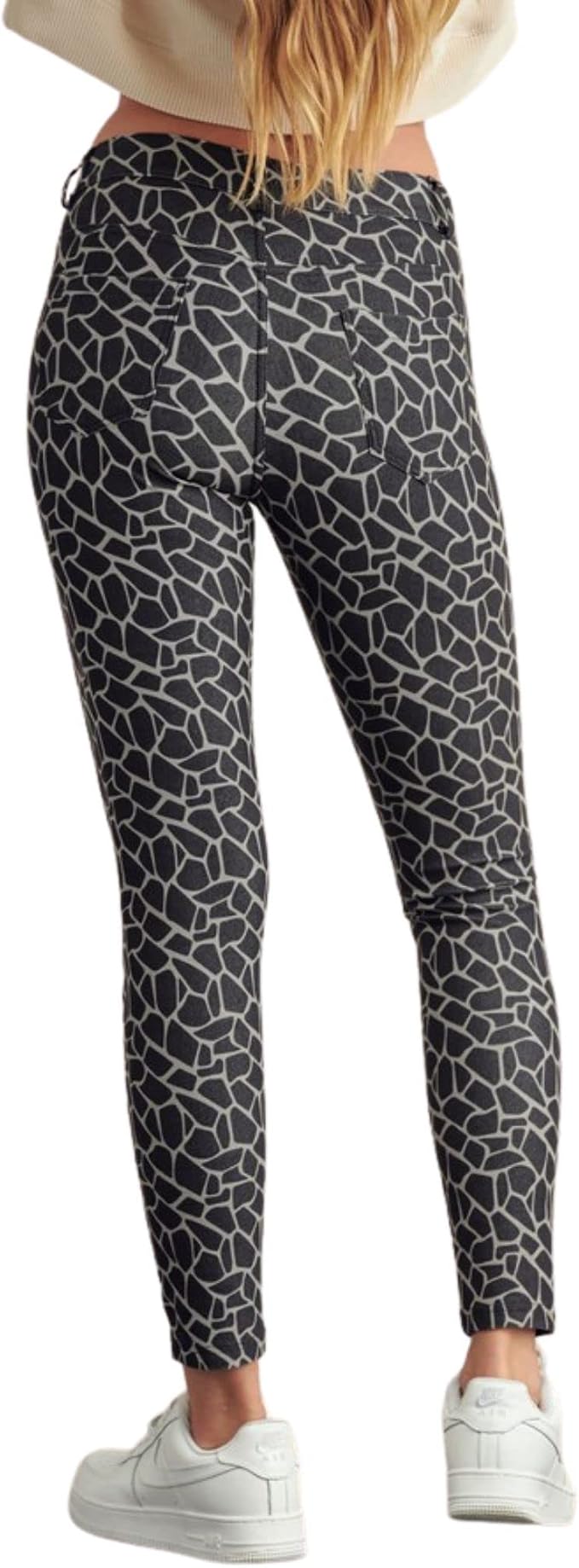 Giraffe Black