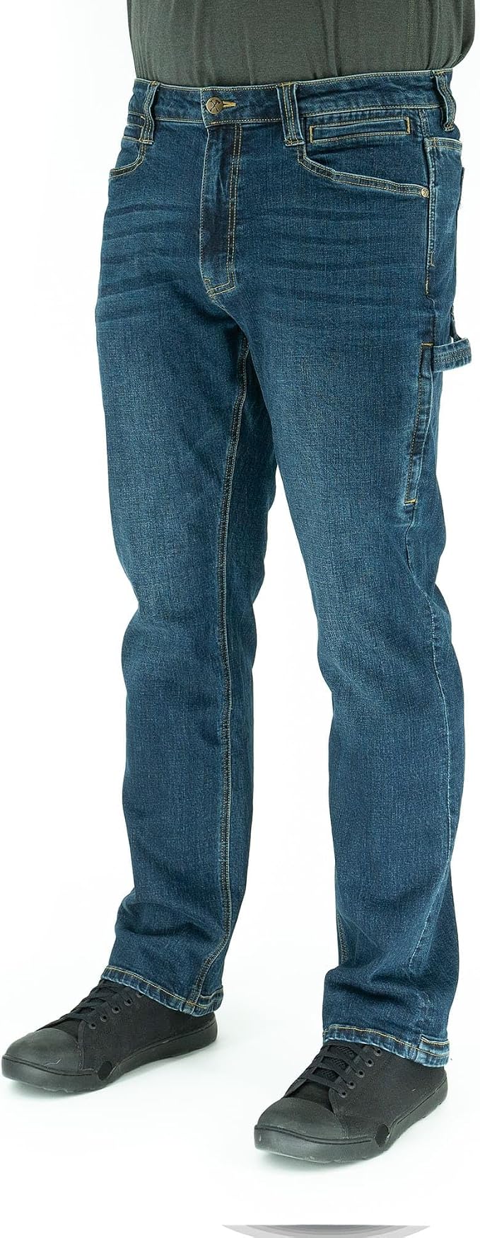 Straight Fit/Medium Wash