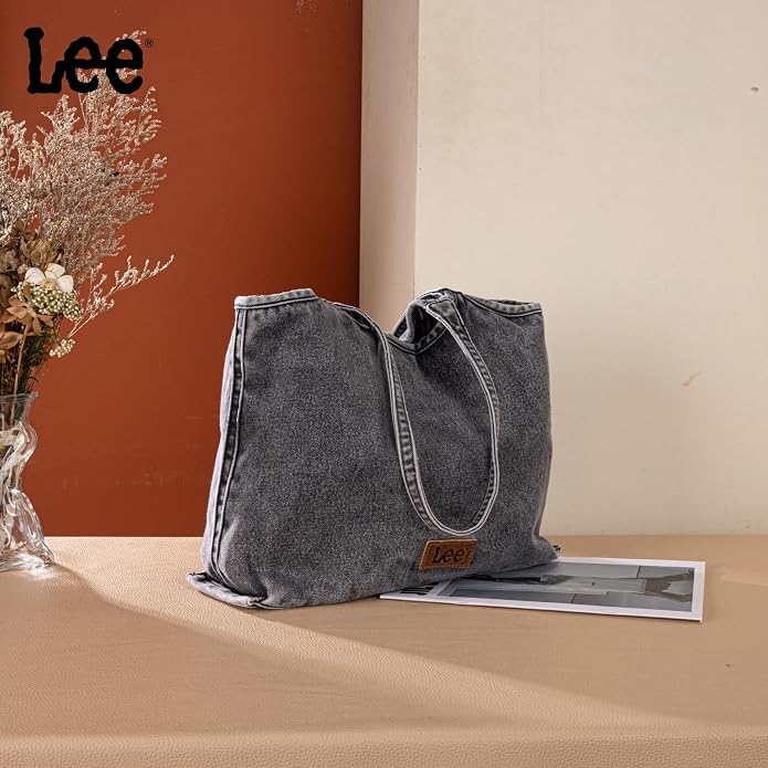 Lee-black